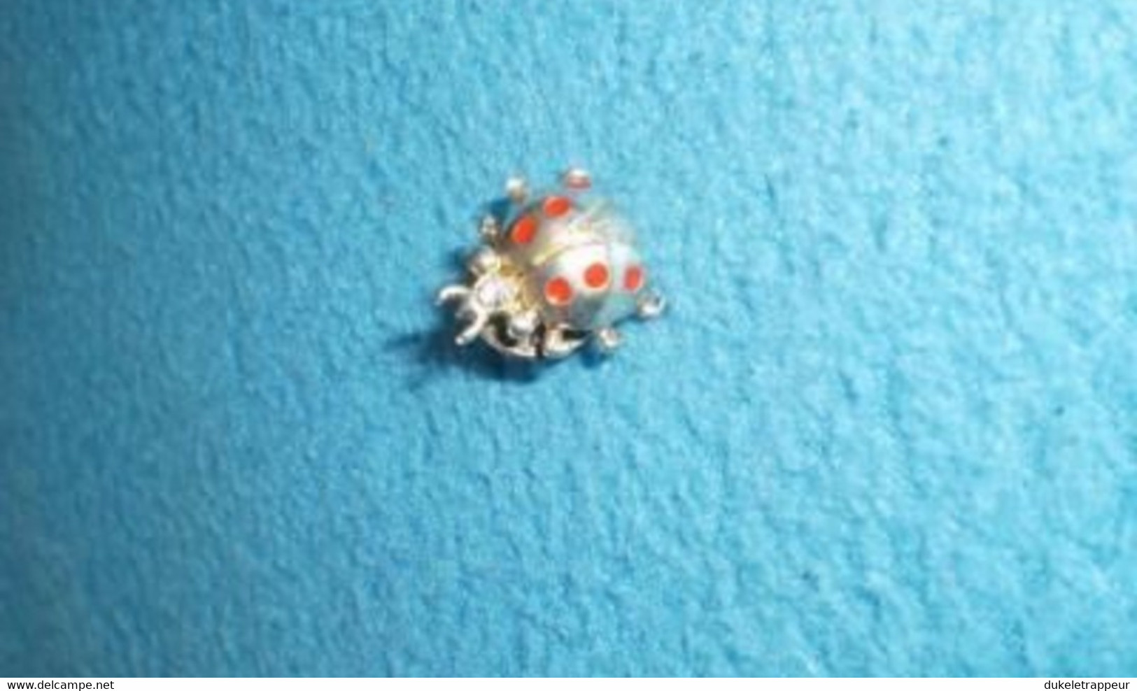 Broche Pin's Coccinelle ! Dorée En Partie . - Brochen