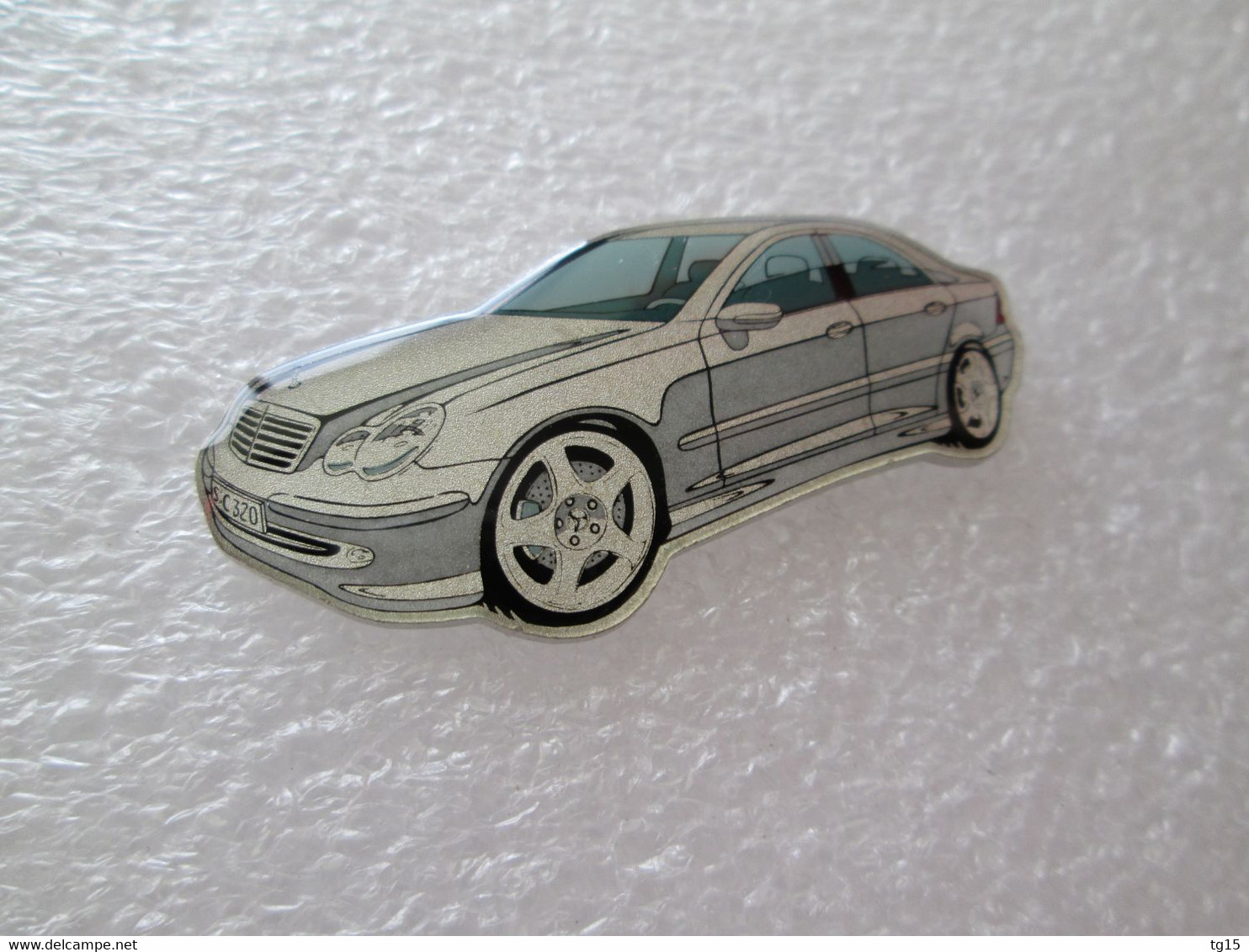 PIN'S    MERCEDES BENZ   CLASSE C - Mercedes