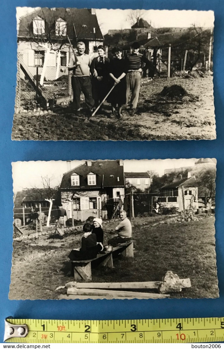 Sarreguemines 2 X Photos 24 Mars 1959 Le Bêchage Du Jardin Scene De Vie - Sarreguemines