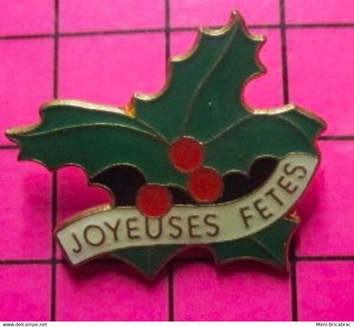 822 Pin's Pins / Beau Et Rare / THEME NOEL / JOYEUSES FETES FEUILLES DE HOUX - Kerstmis