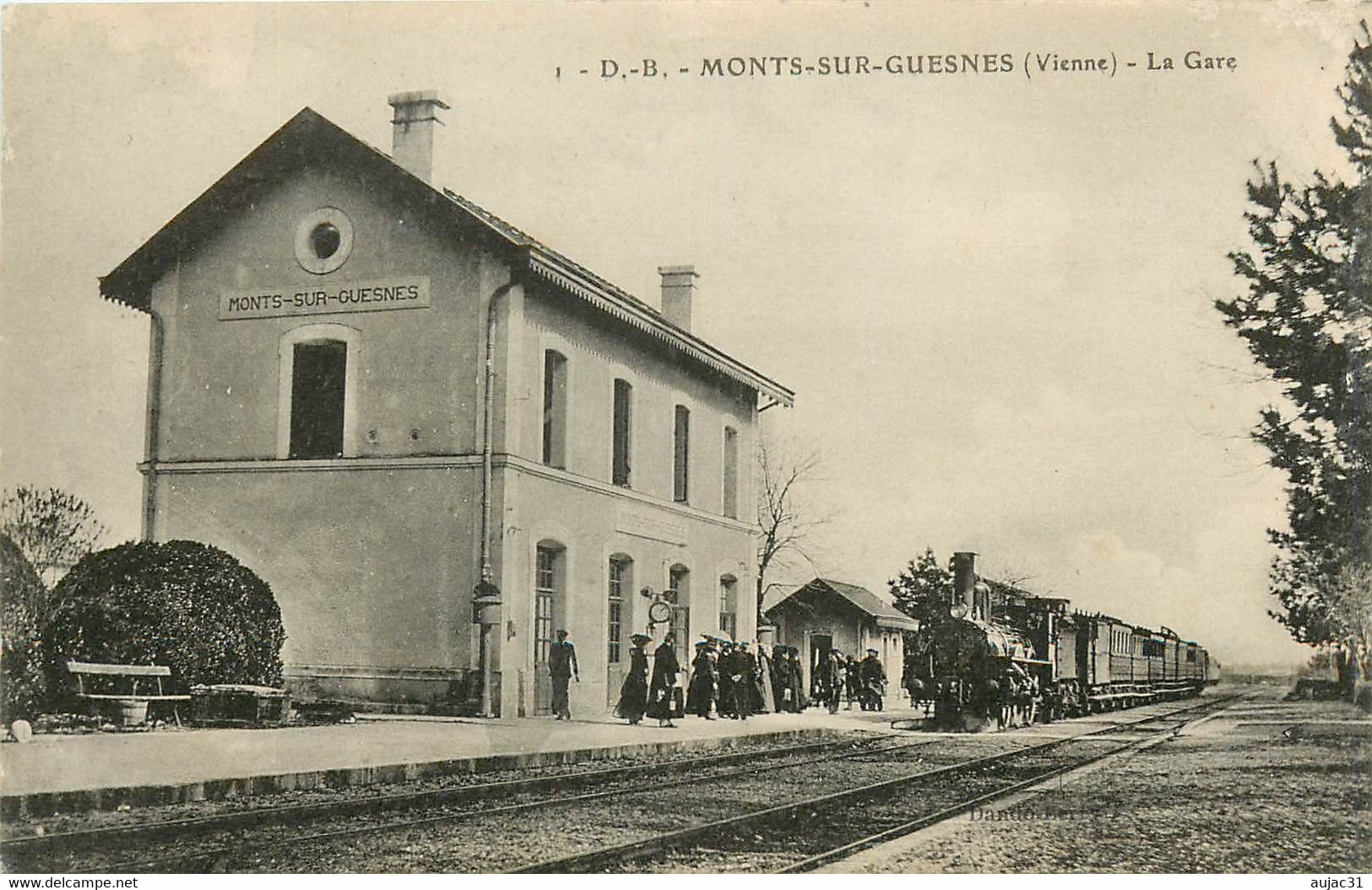 Dép 86 - Chemins De Fer - Gares - Trains - Monts Sur Guesnes - La Gare - état - Monts Sur Guesnes