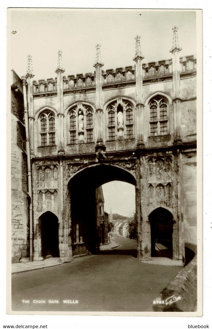 Ref 1513 - Walter Scott Real Photo Postcard - The Chain Gate - Wells Somerset - Wells