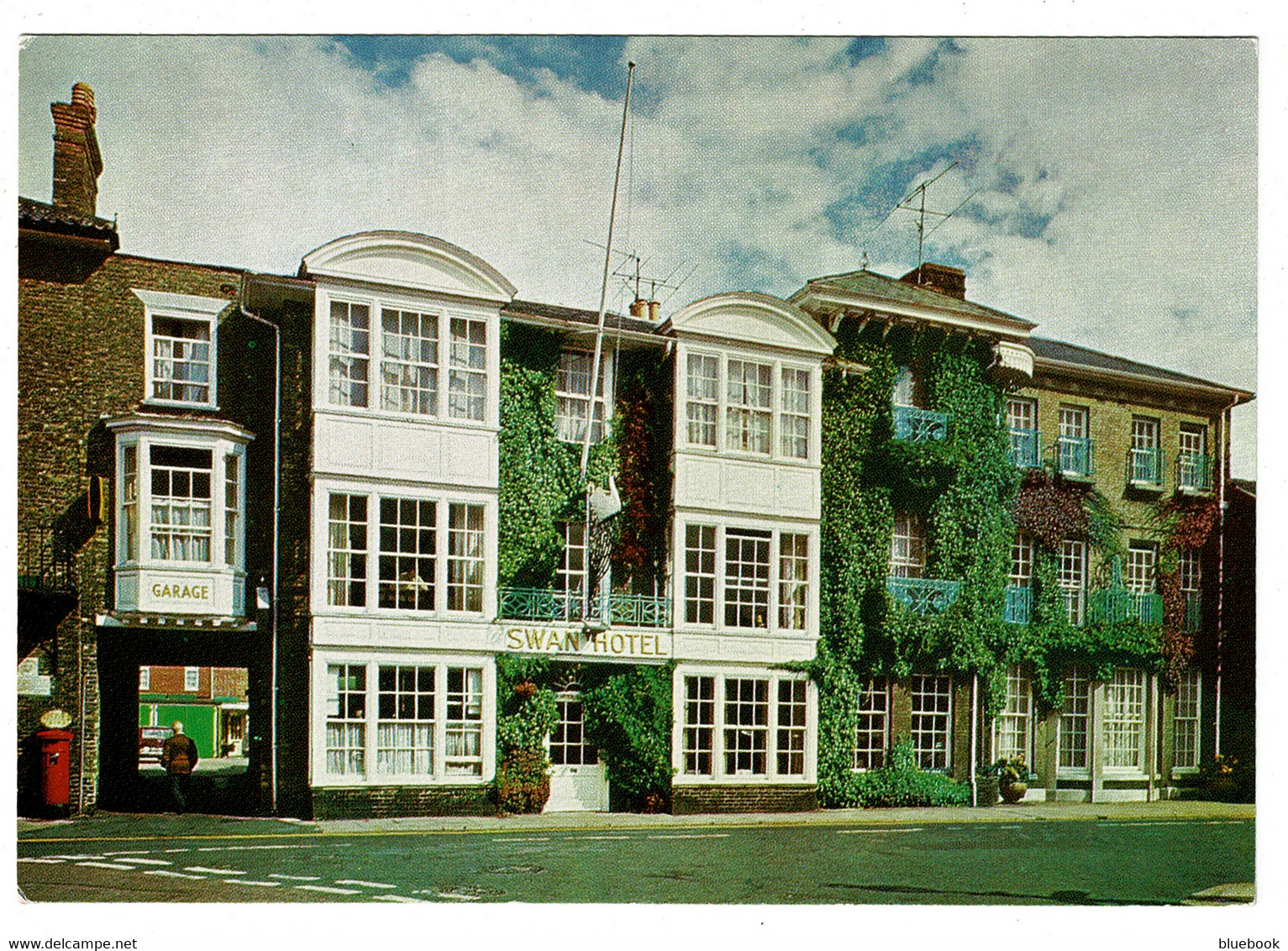 Ref 1515 - Postcard - Swan Hotel And Post Box - Southwold Suffolk - Other & Unclassified