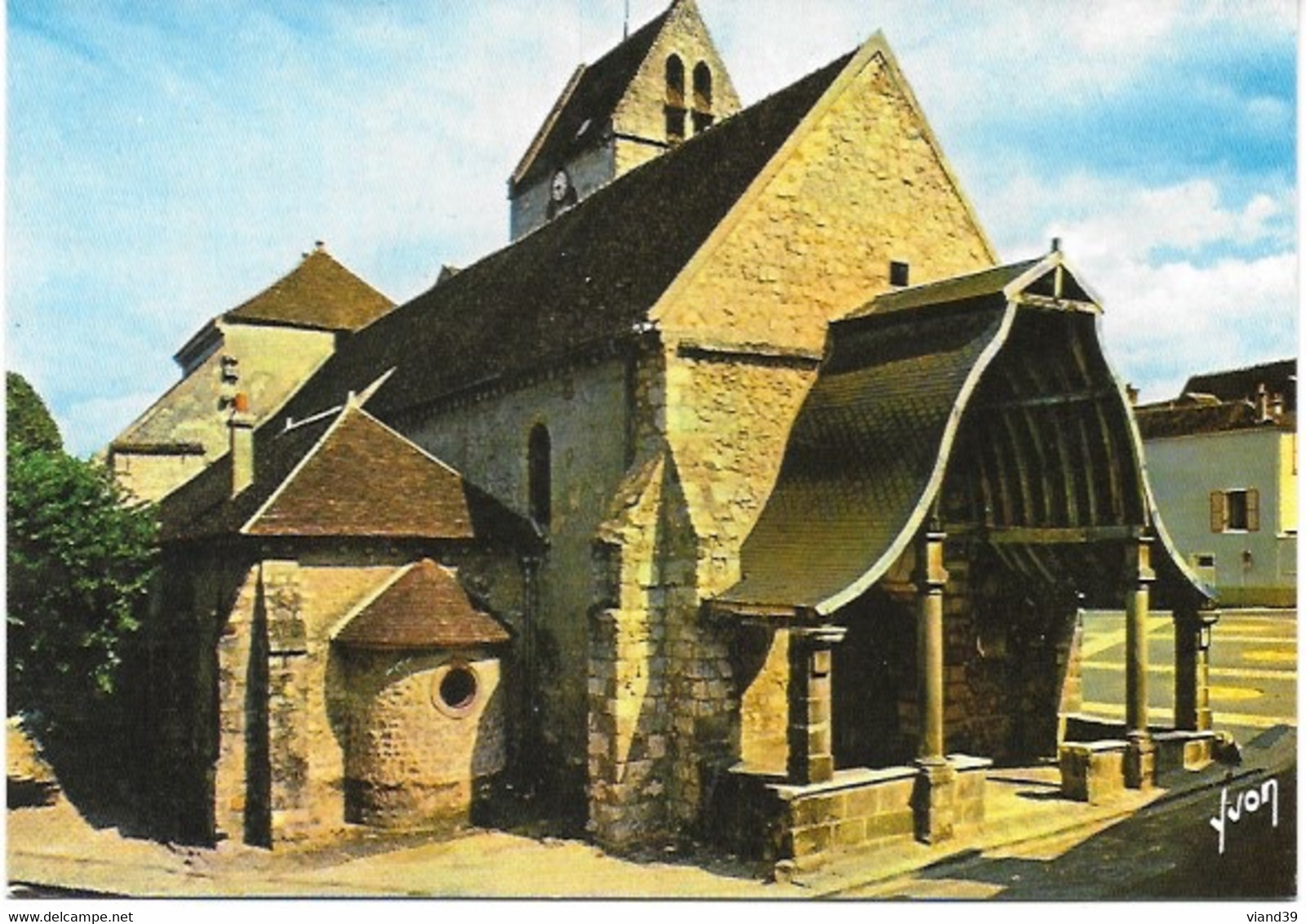 Avon - Eglise : Portail Et Porche En Bois Du XVIe S. - Avon