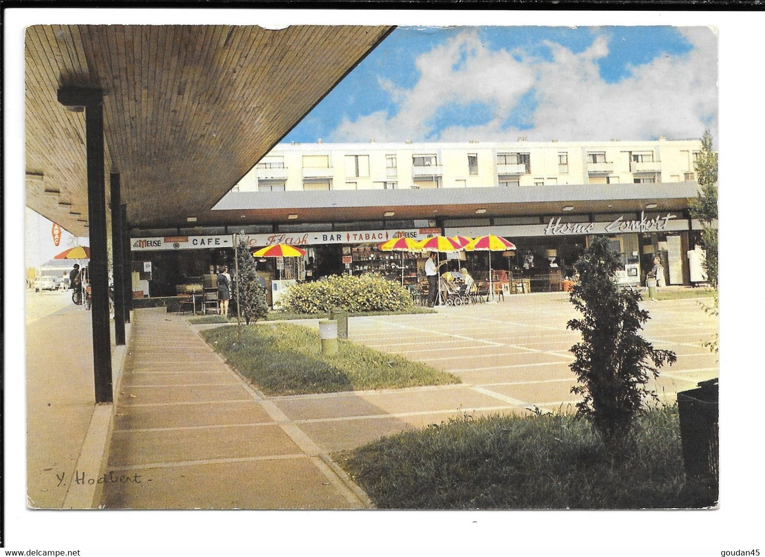 LE MEE (Seine-et-Marne) - Le Centre Commercial De La "Croix Blanche" Et Le Bar Tabac "Le Flash". - Le Mee Sur Seine