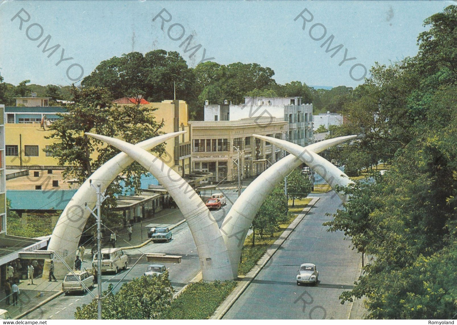 CARTOLINA  MOMBASA,KENYA,TUSKS-KILINDINI ROAD,VIAGGIATA 1981 - Kenya