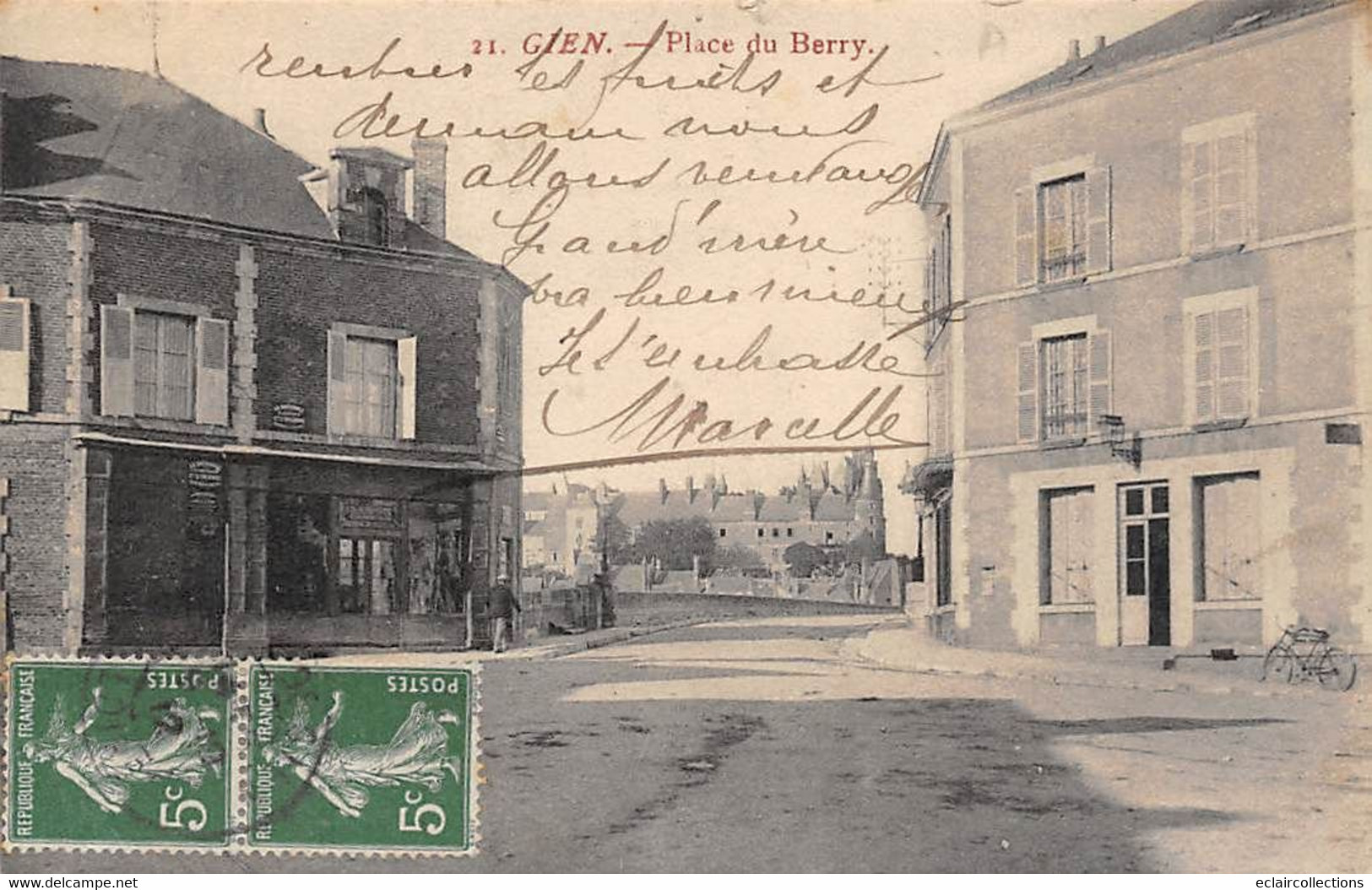 Gien       45          Place Du Berry  .      (voir Scan) - Gien