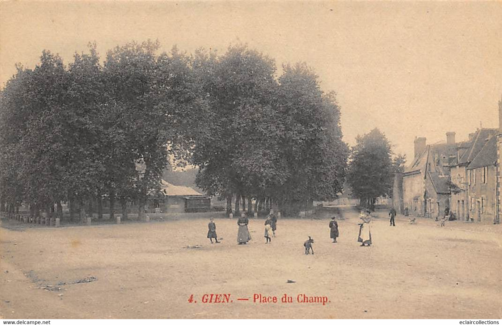 Gien       45          Place Du Champ     (voir Scan) - Gien