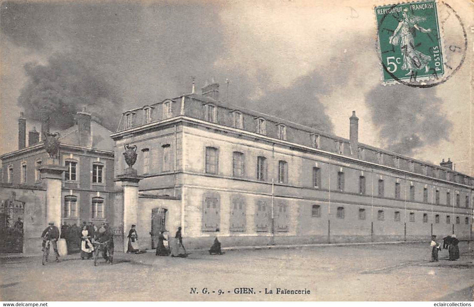 Gien       45      La Faïencerie    N° 9      (voir Scan) - Gien