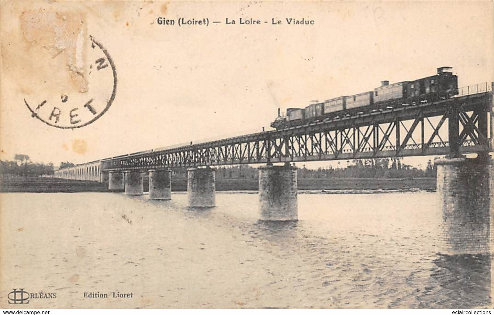 Gien       45      Le Viaduc. Passage Du Train     (voir Scan) - Gien