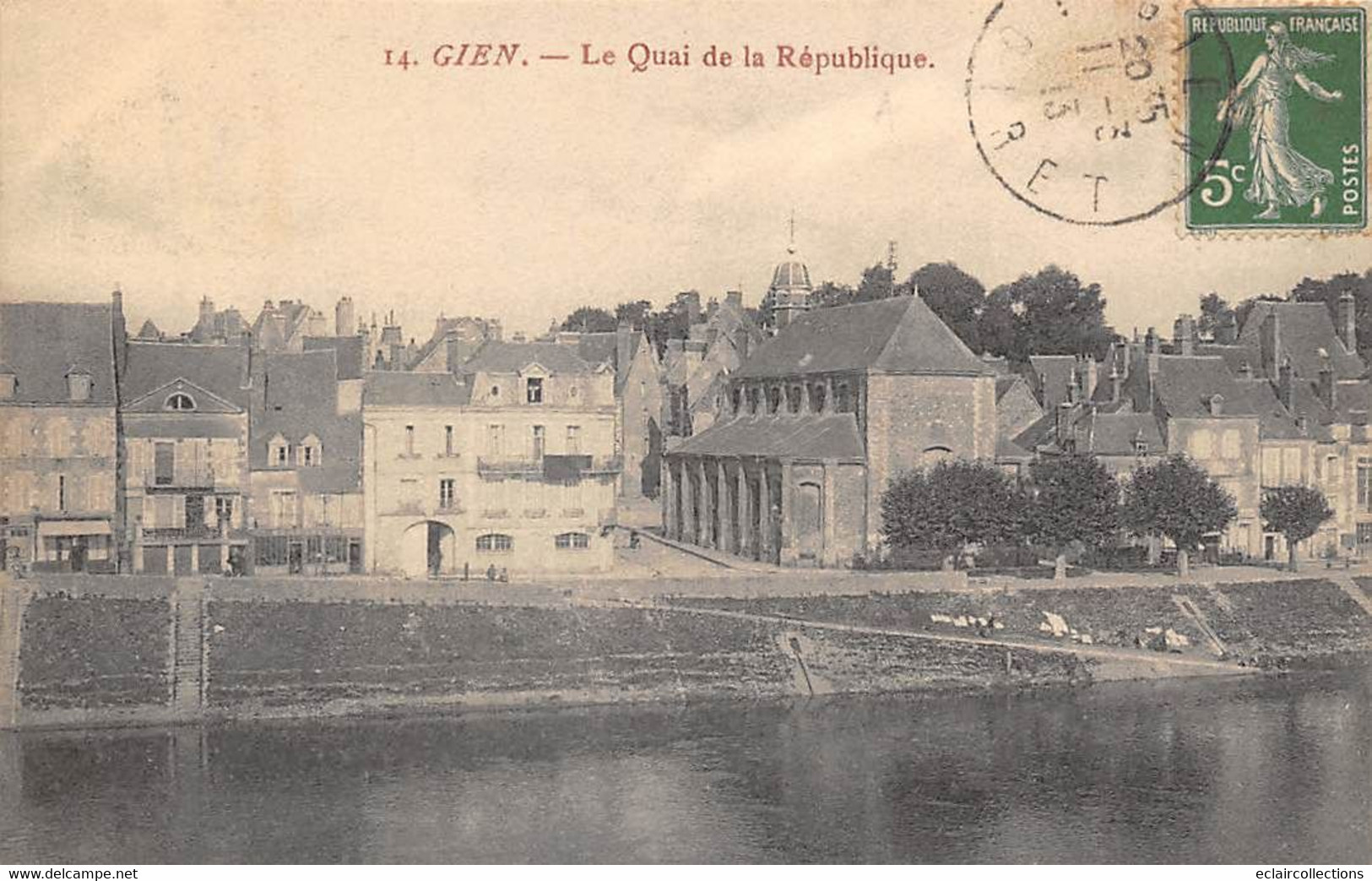 Gien       45      Le Quai De La République      (voir Scan) - Gien