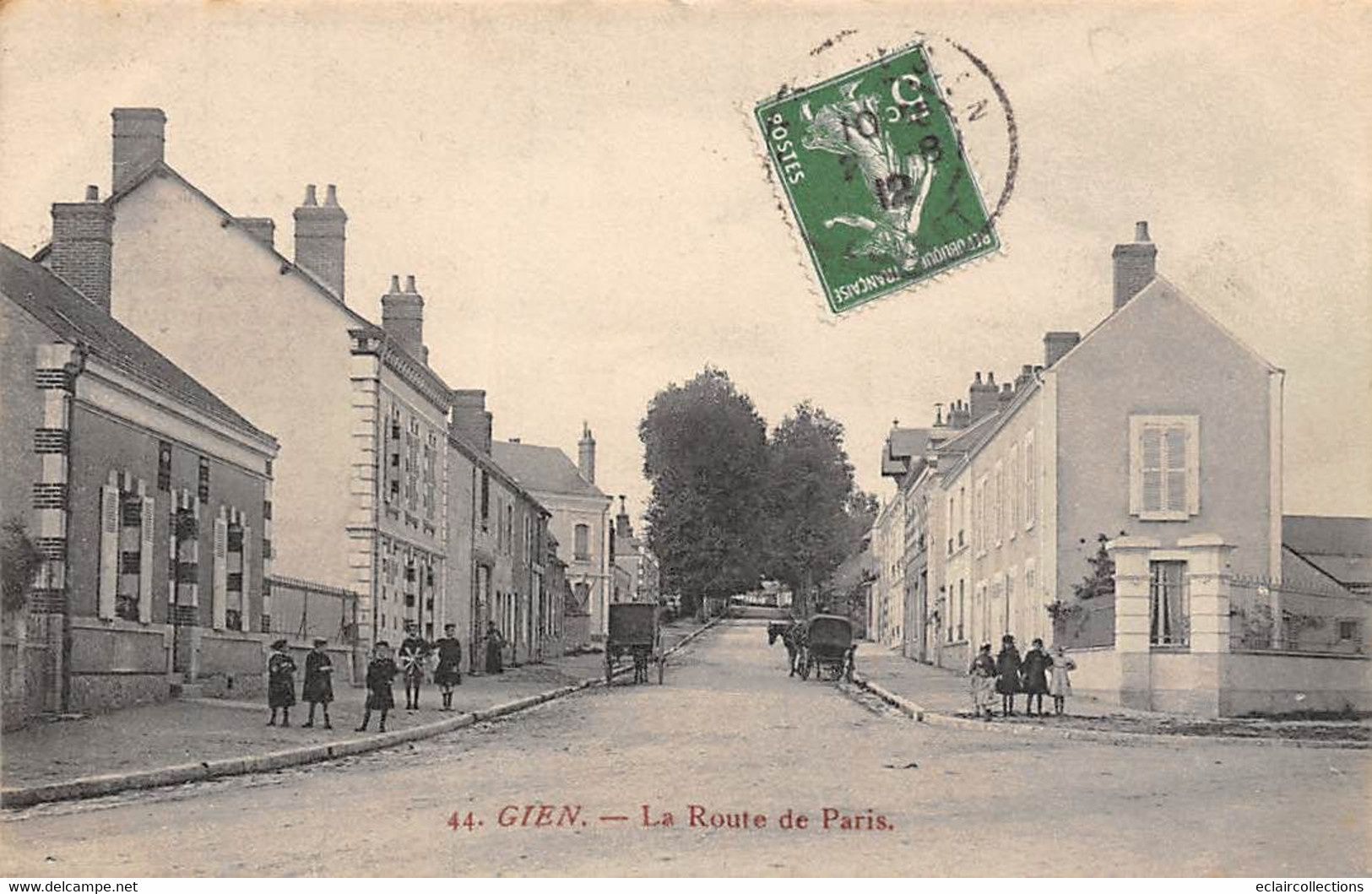 Gien       45      La Route De Paris       (voir Scan) - Gien