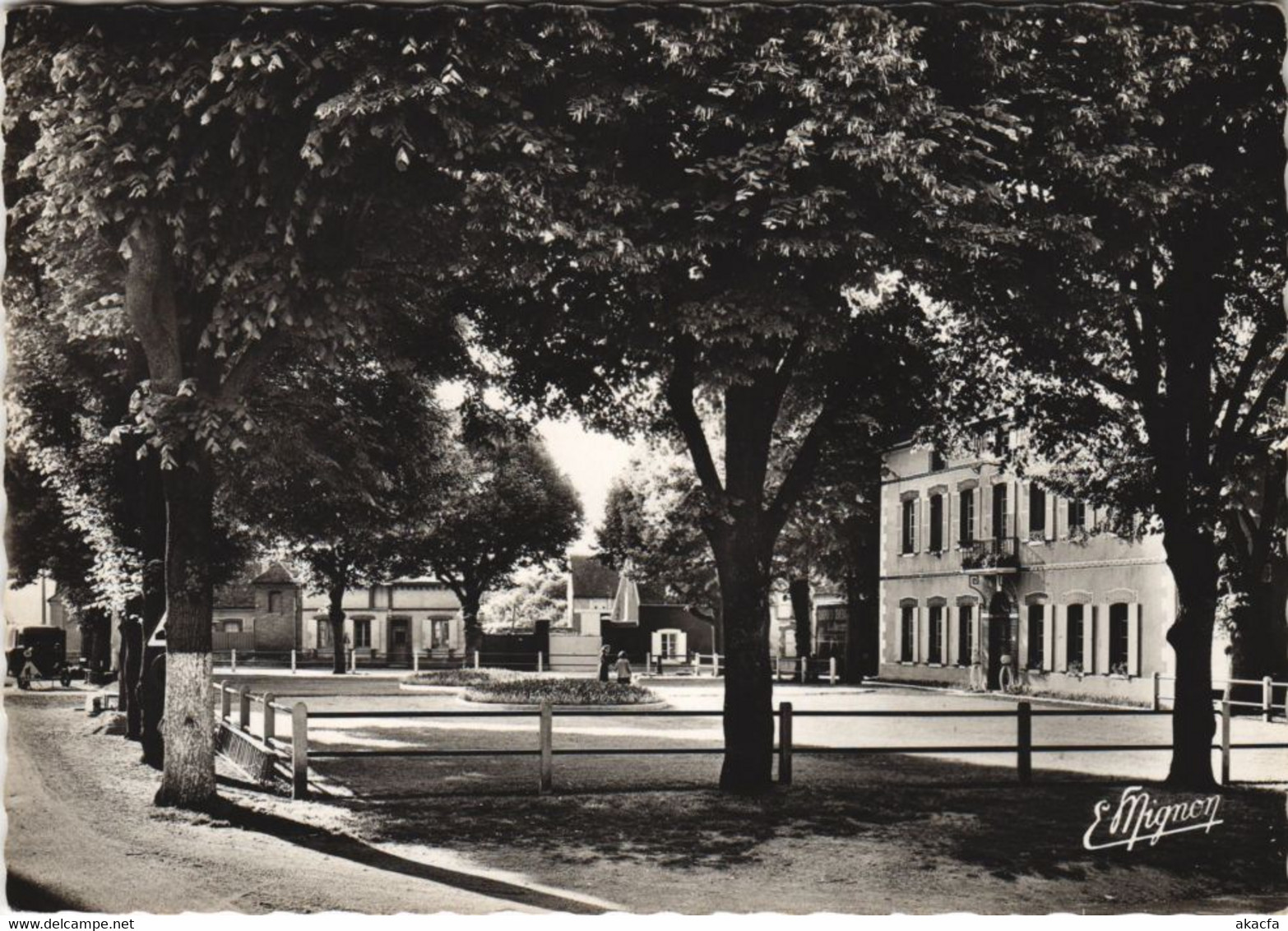 CPM VERON Place De La Mairie (1196590) - Veron