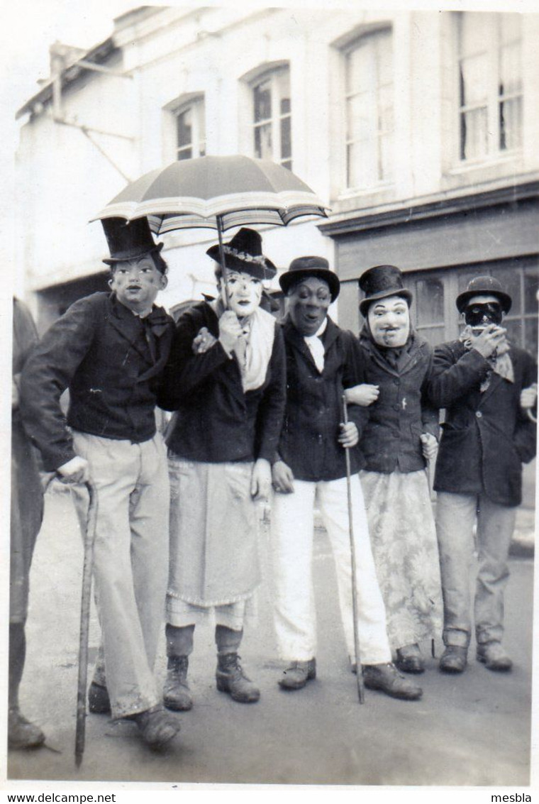 Photo - AMIENS ( 80)  - Mardi Gras  1946 -  Personnes Déguisées. - Orte