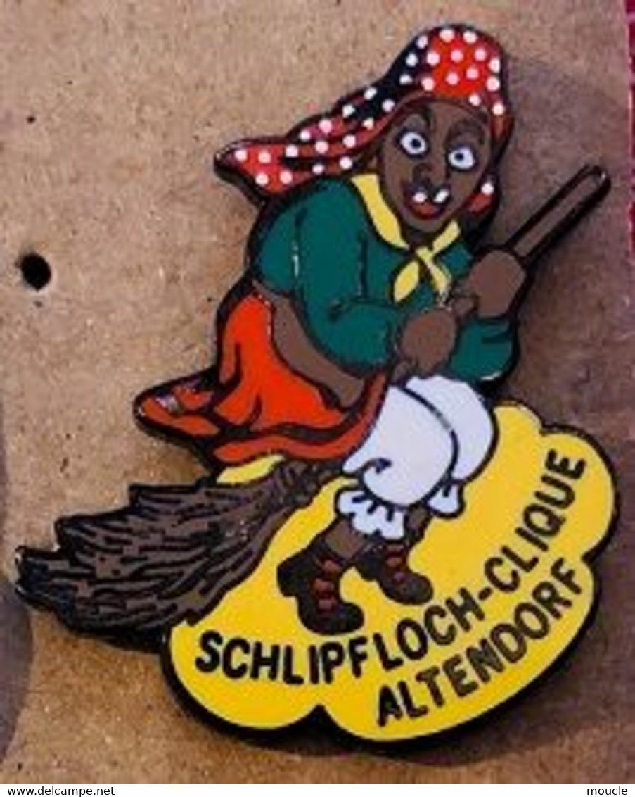 SORCIERE SUR UN BALAIS - SCHLIPF LOCH - CLIQUE - ALTENDORF - SCHWEIZ - SUISSE - EGF - WITCH - HEXE - STREGA - BRUJA-(29) - Personaggi Celebri