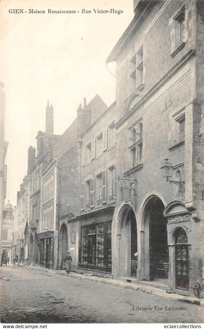 Gien       45         Maison Renaissance. Rue Victor-Hugo        (voir Scan) - Gien