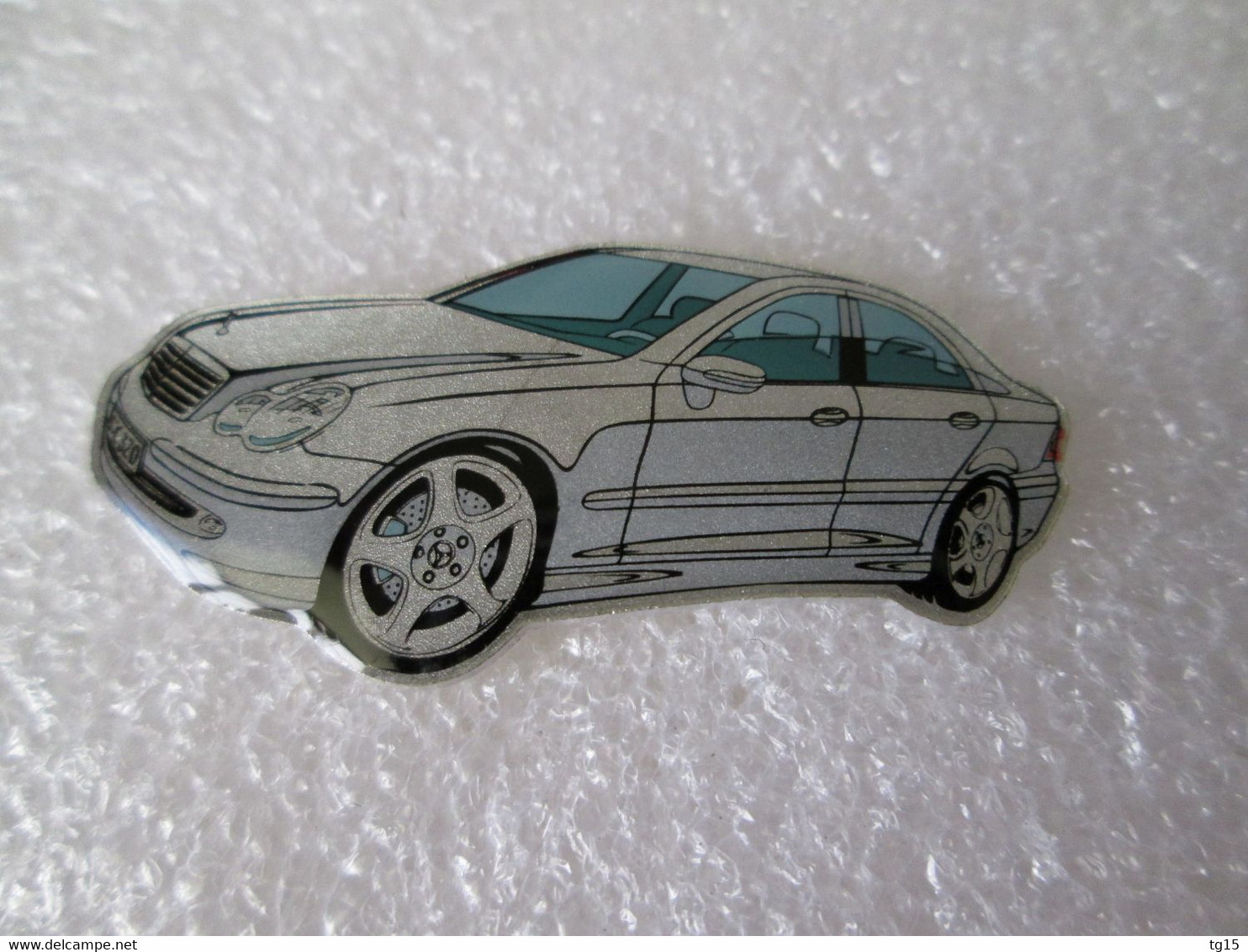 PIN'S      MERCEDES BENZ   CLASSE C - Mercedes