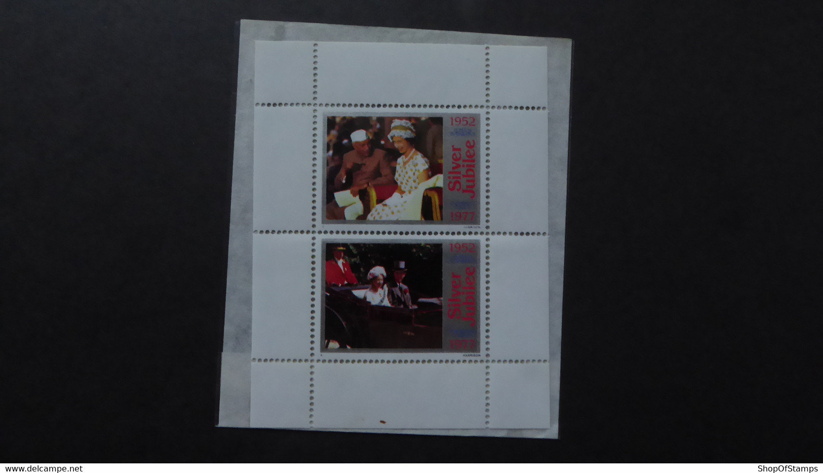 GREAT BRITAIN QUEEN II SILVER JUBILEE CINDRELLA STAMPS With NEHRU - Werbemarken, Vignetten