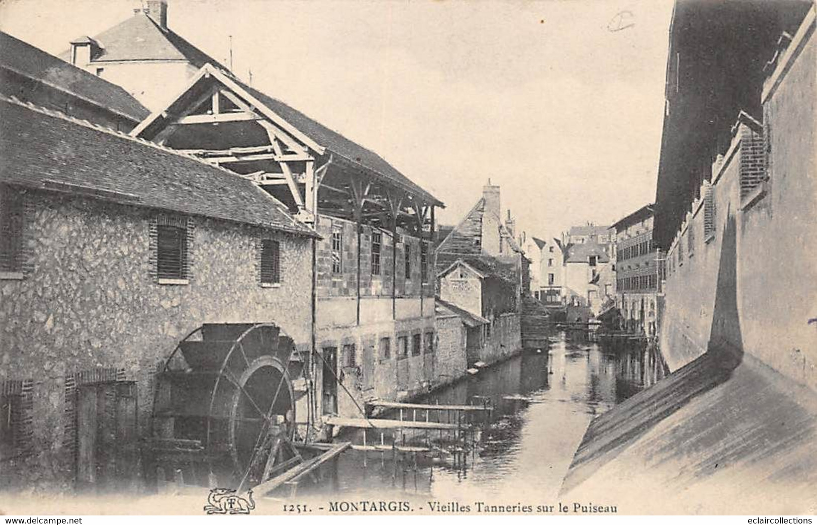 Montargis            45        Vieilles Tanneries Sur Le Puiseau    .Roue A Aubes    (voir Scan) - Montargis