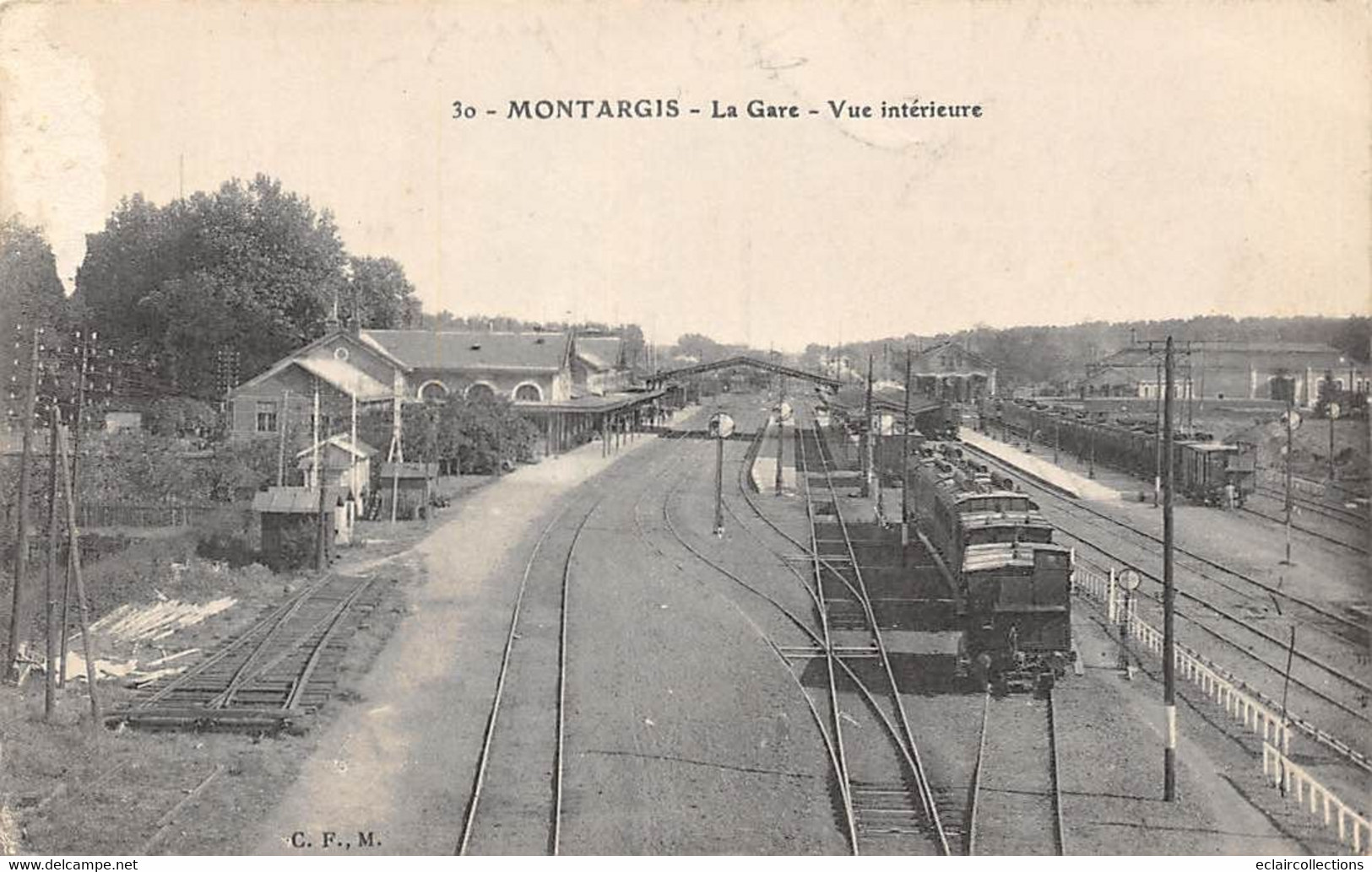 Montargis            45        Vue Intérieure  De La Gare.    Train     (voir Scan) - Montargis