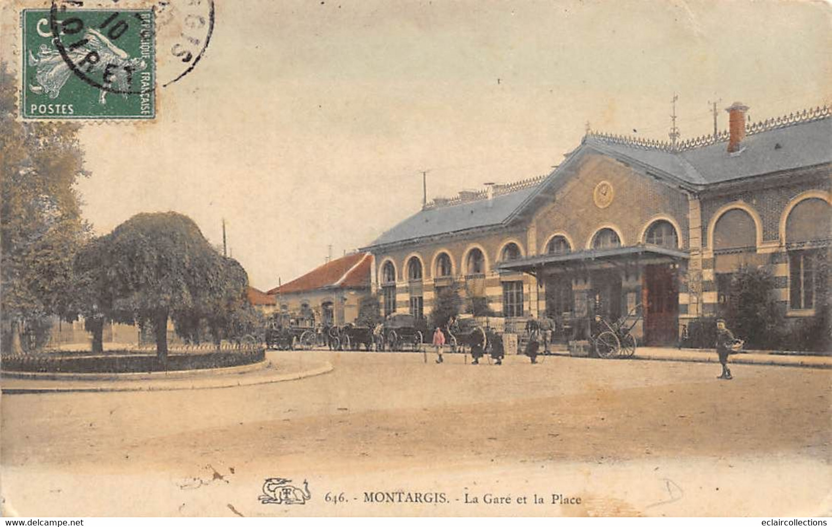 Montargis            45        Vue Extérieure  De La Gare Et La Place      -Calèches -   (voir Scan) - Montargis