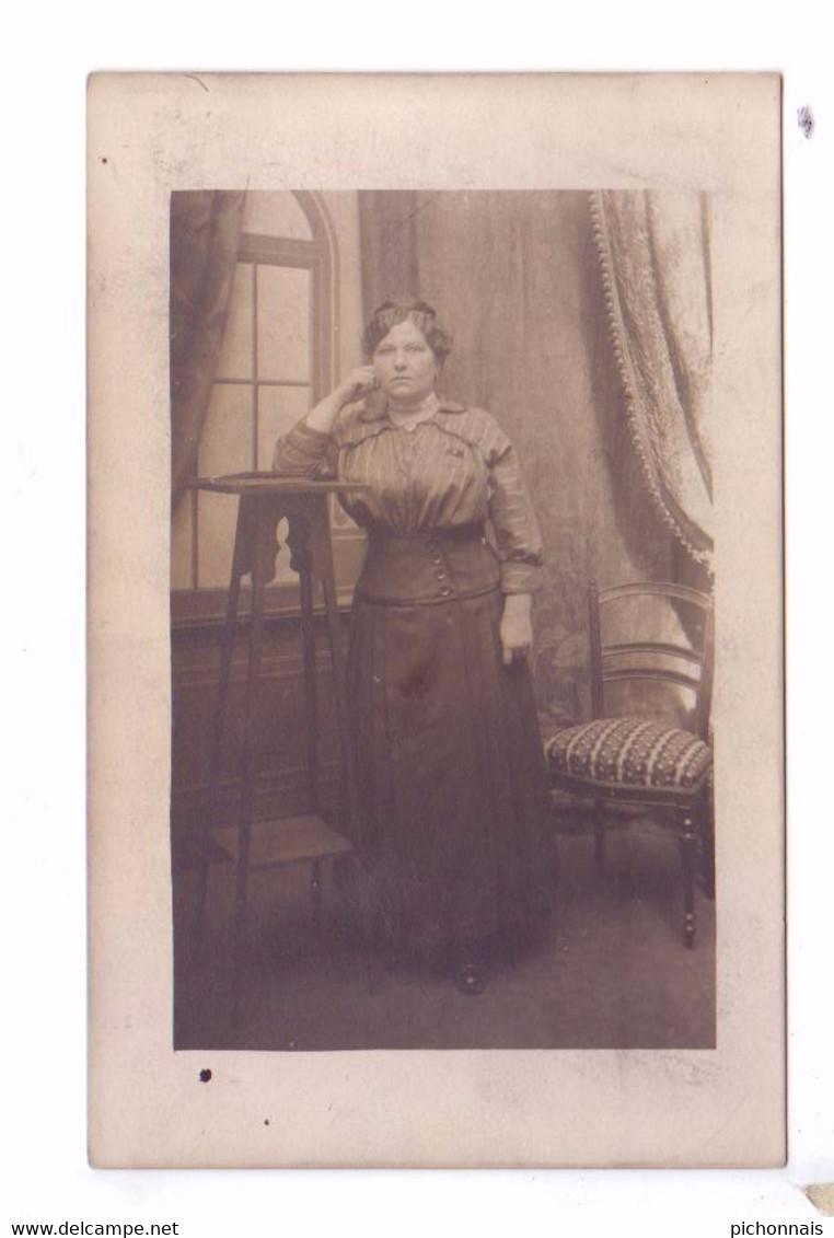 1918 Carte Photo Portrait Germaine Roselet Envoyee A Les Chesnay ROEQUENCOURT - Photos
