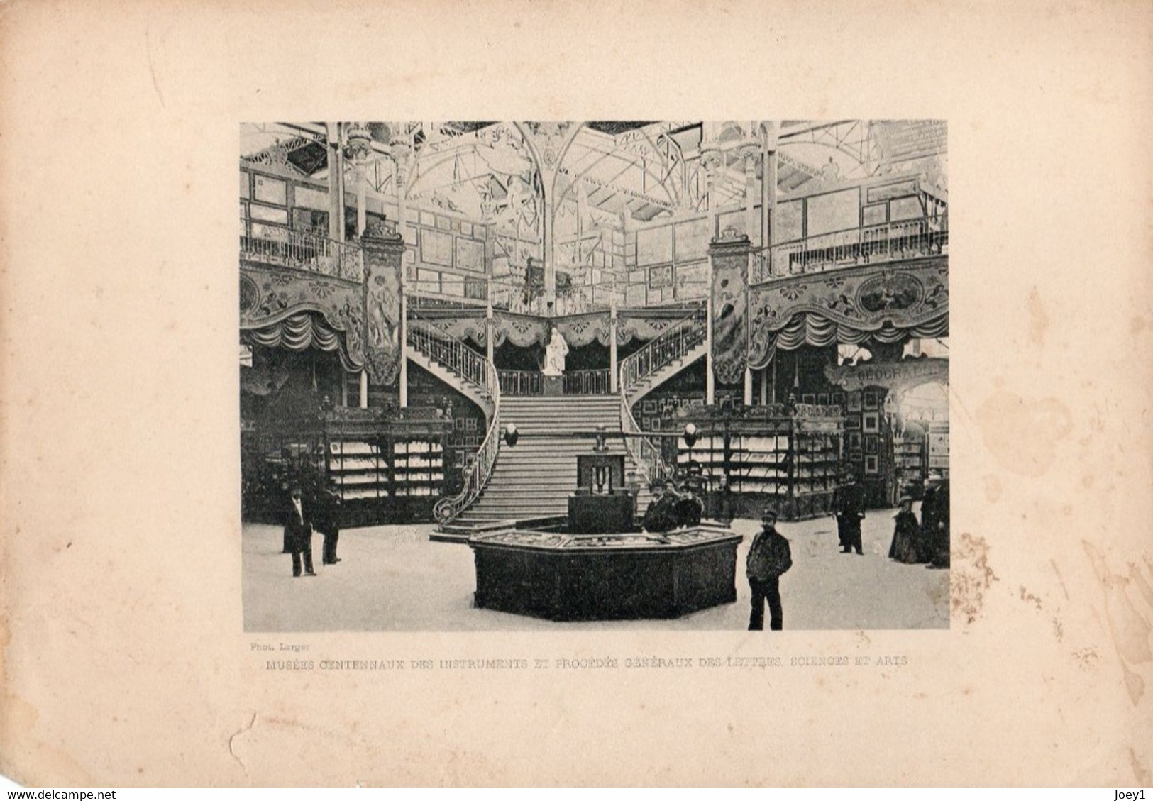 Photo Gravure Exposition Universelle 1900  Musées Des Instruments Photo Larger - Sin Clasificación