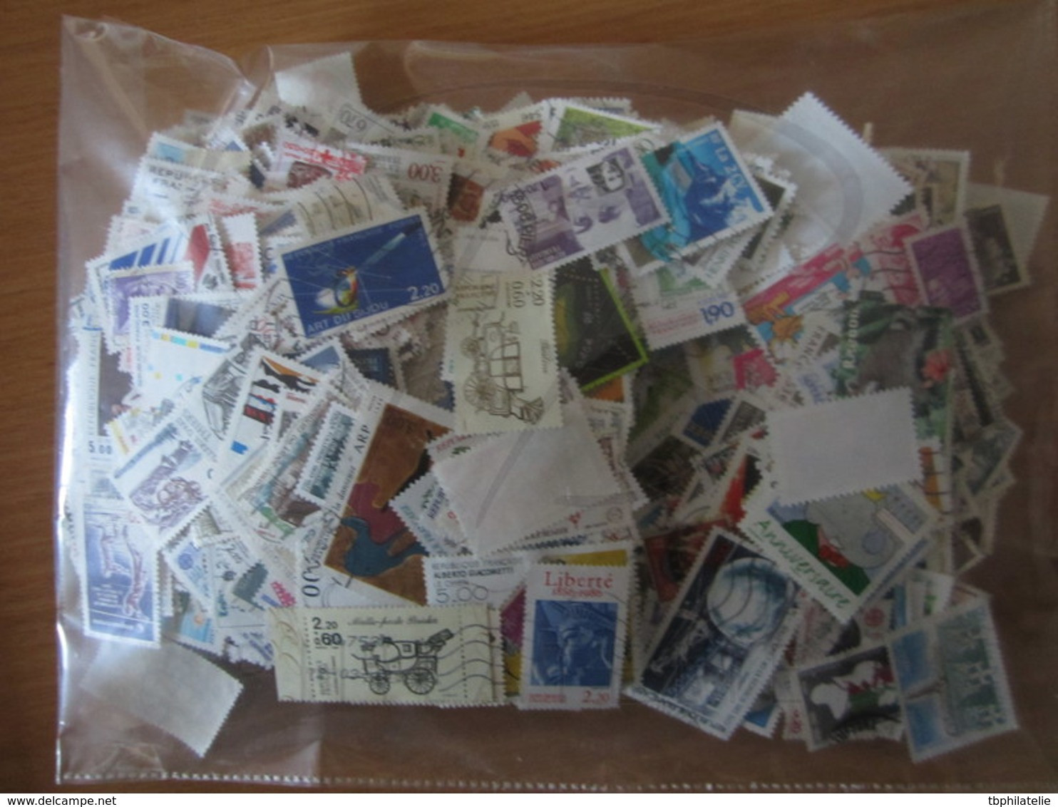 VEND LOT DE 2500 TIMBRES DE FRANCE , DIFFERENTS !!! (b) - Collections