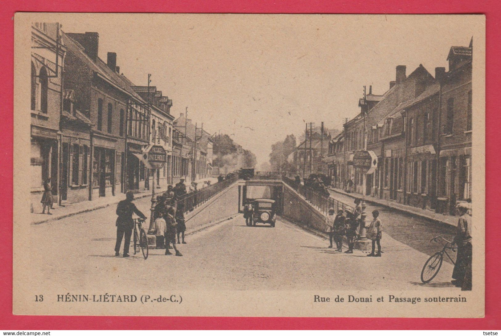 Hénin-Liétard - Rue De Douai Et Passage Souterrain ... Belle Animation , Oldtimer ( Voir Verso ) - Henin-Beaumont