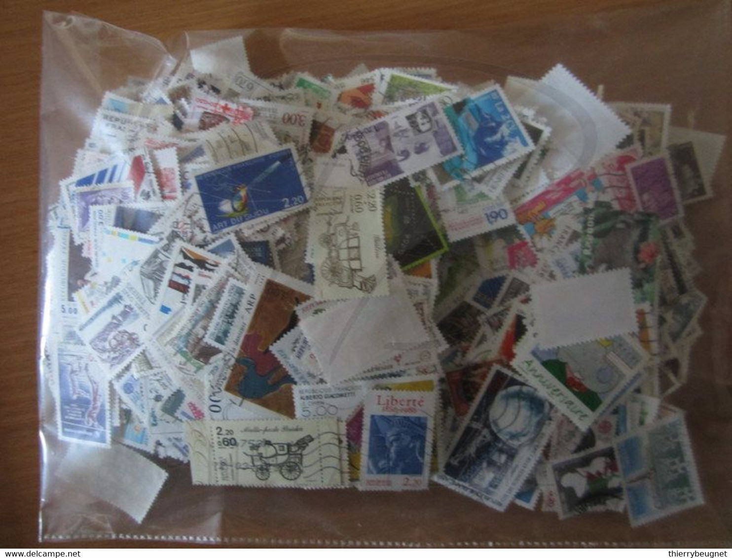 VEND LOT DE 2500 TIMBRES DE FRANCE , DIFFERENTS !!! (c) - Collections