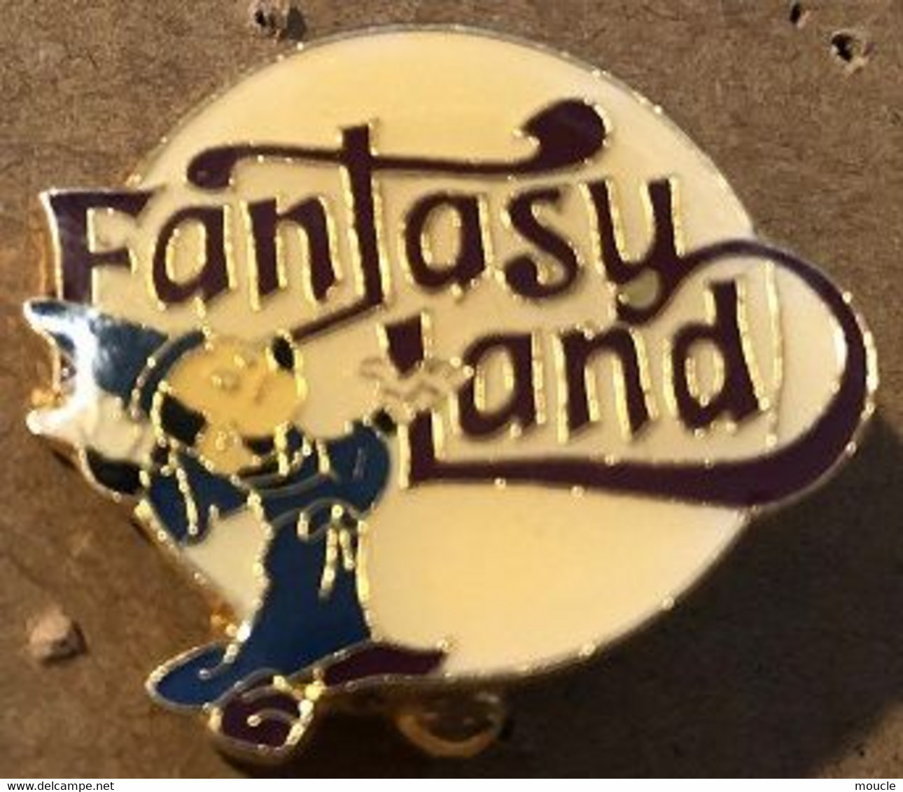 ATTENTION C'EST UNE BROCHE - MICKEY MOUSE - MAUS - TOPOLINO - FANTASY LAND - FANTASIA - MERLIN - WALT DISNEY - Disney