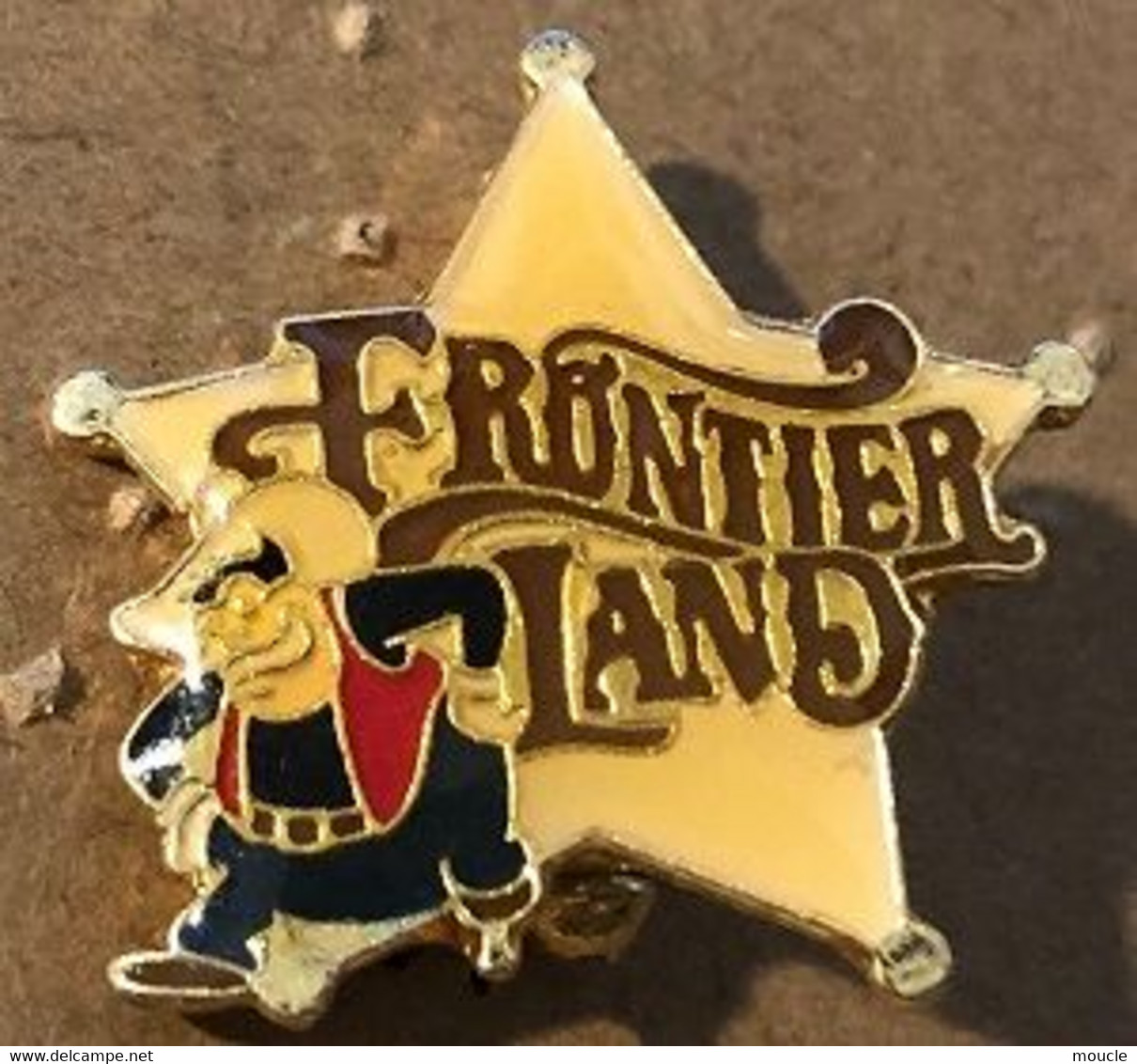 ATTENTION C'EST UNE BROCHE - SHERIF - ETOILE - FRONTIER LAND - PAT HIBULAIRE - COW-BOY - SHERIFF - WALT DISNEY - Disney