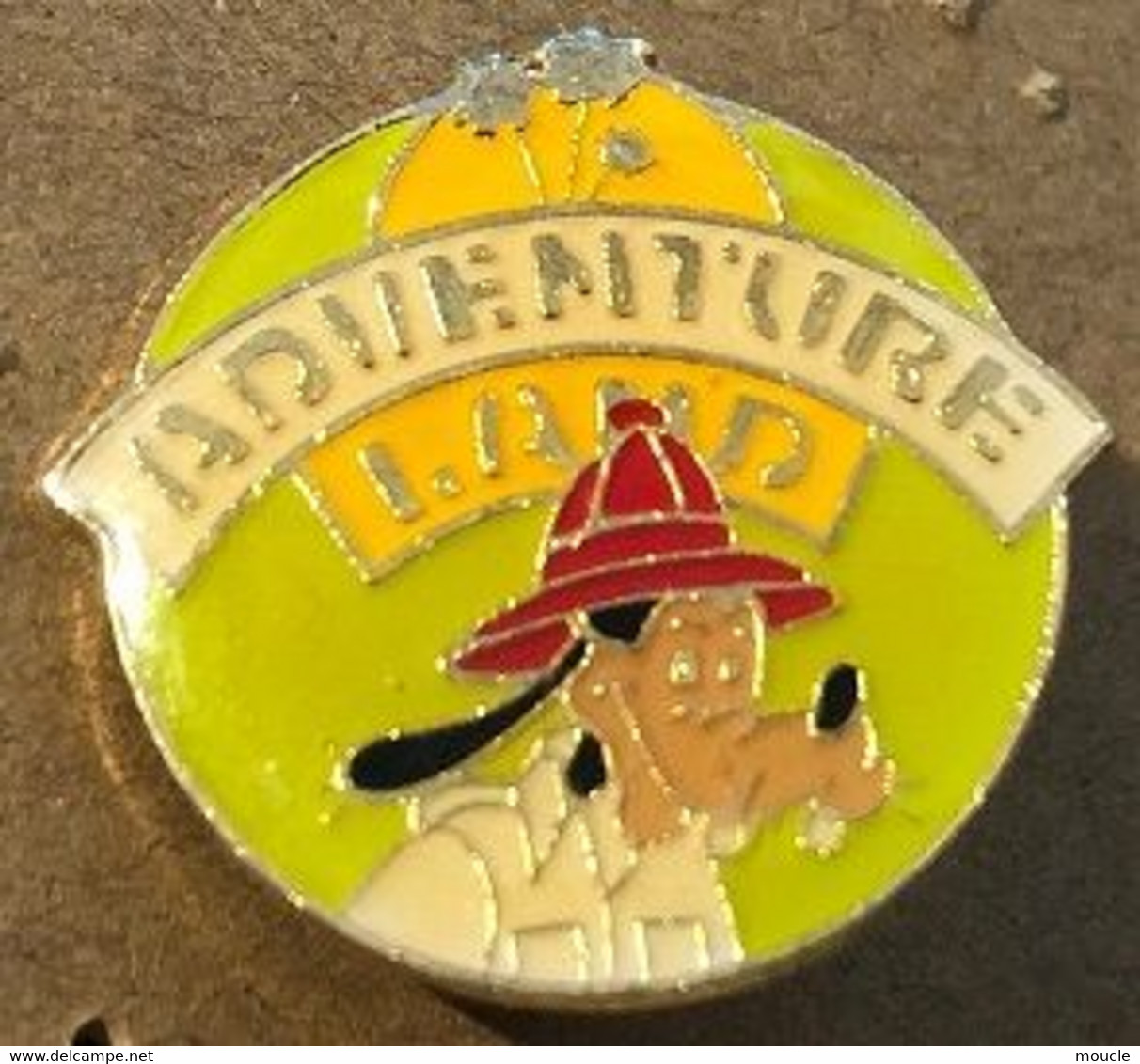 ATTENTION C'EST UNE BROCHE - ADVENTURE LAND - DINGO - SAPEURS POMPIERS - FIREFIGHTERS - FEUERWEHRLEUTE - WALT DISNEY - Disney