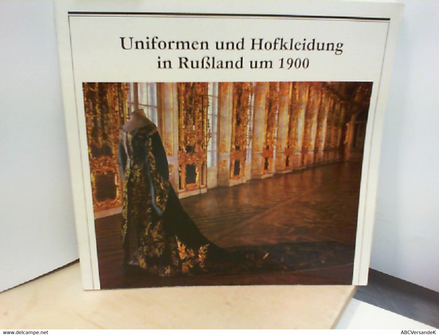 Uniformen Und Hofkleidung In Rußland Um 1900. Ausstellung Im Schloss Pillnitz Juni - Oktober 1987. In Deutcher - Police & Militaire