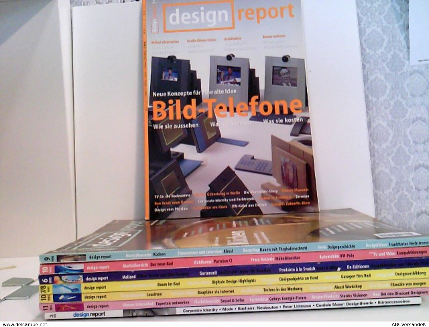 Konvolut Bestehend Aus 8 Zeitschriften/Heften Zum Thema: Design Report. - Grafik & Design