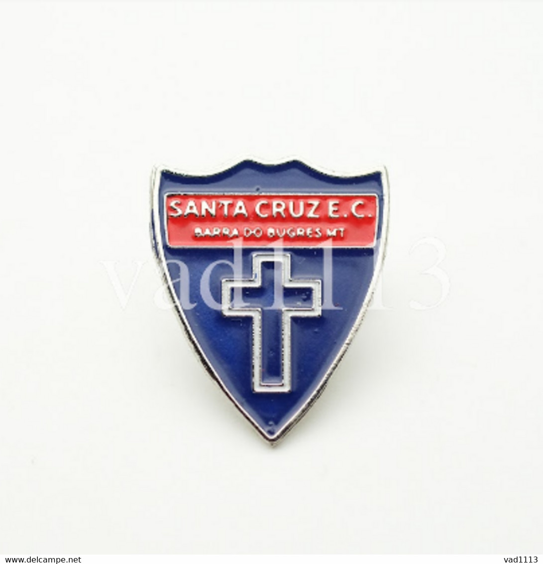 Badge Pin Football Clubs CONMEBOL - " Santa Cruz  Barra De Bugres, "  Brazil - Fútbol