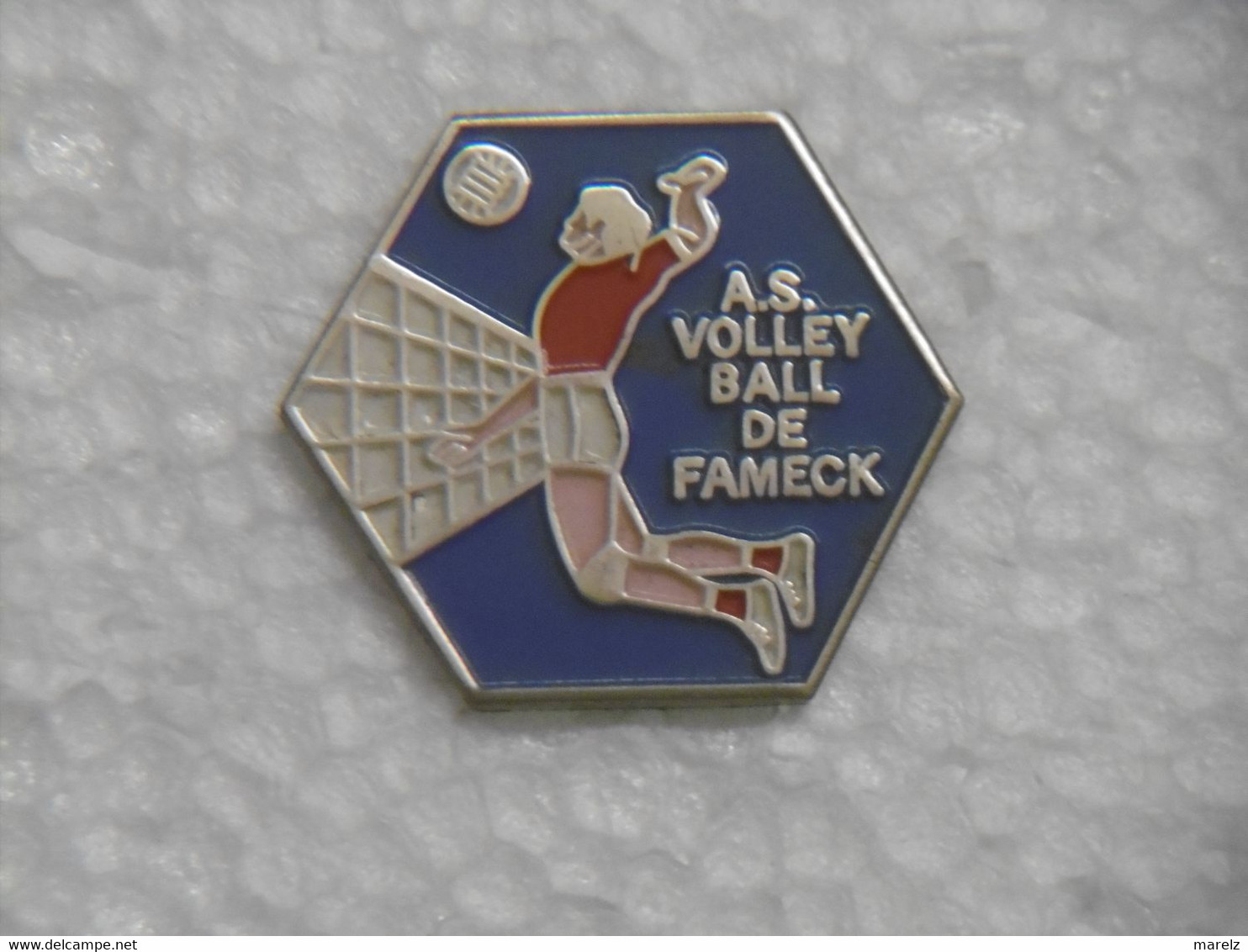 Pin's Sports - A.S. VOLLEYBALL De FAMECK - Pin Badge Volley Ball 57 MOSELLE - Pallavolo