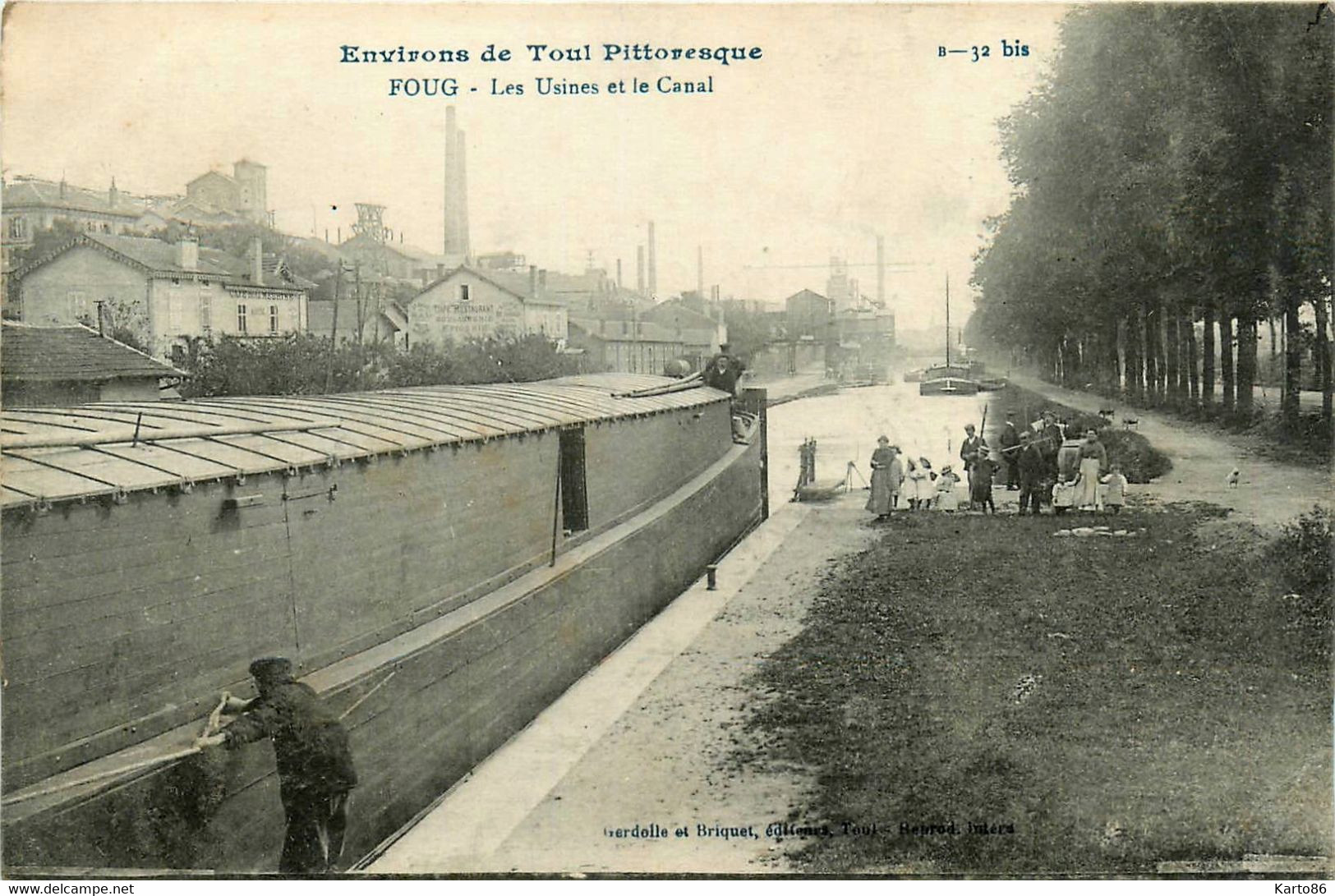 Foug * Vue Sur Les Usines Et Le Canal * Péniche Batellerie * Cheminée - Foug