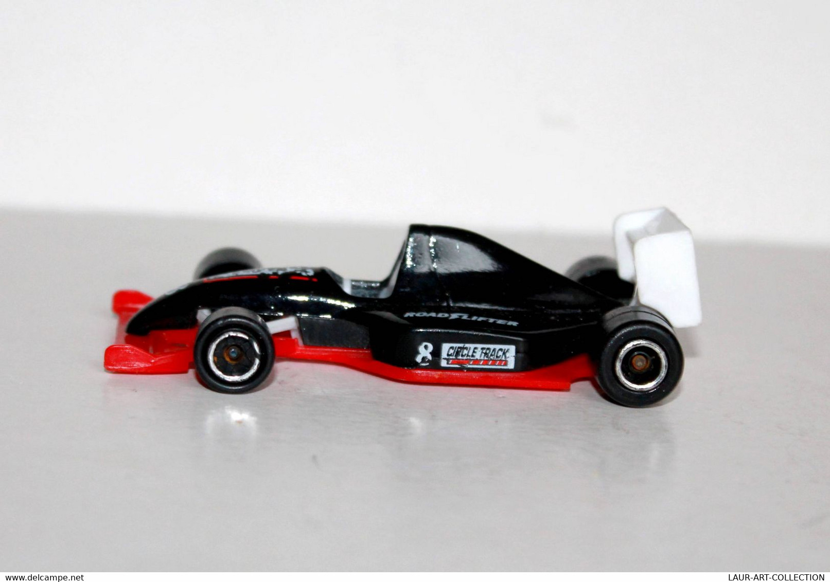 MAJORETTE - N°213 F1 FORMULE 1 / VOITURE DE COURSE RACING N°8 - ECH 1/55 - ANCIEN MINIATURE AUTOMOBILE        (030122.6) - Majorette