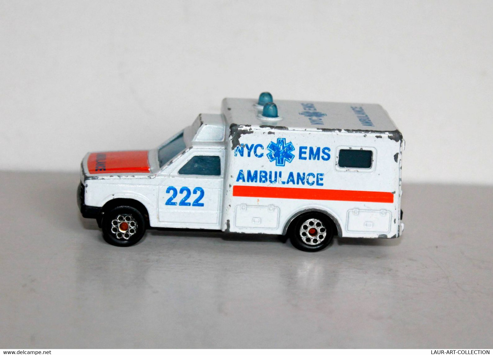 MAJORETTE - AMBULANCE N°255 - ECH 1/60 - ANCIENNE MINIATURE AUTO / MODELE REDUIT        (030122.18) - Majorette