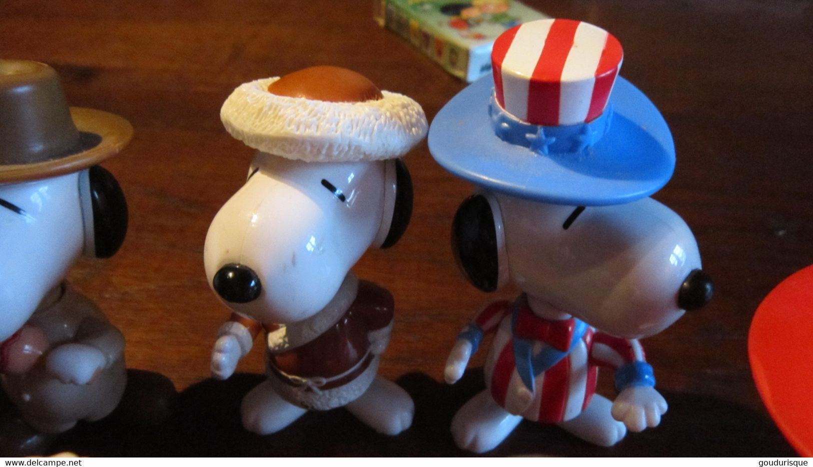 LOT 8 FIGURINES SNOOPY OFFERT PAR MAC DO - Peanuts