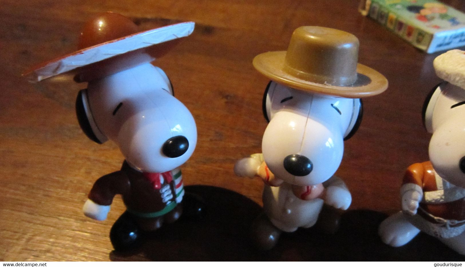 LOT 8 FIGURINES SNOOPY OFFERT PAR MAC DO - Peanuts