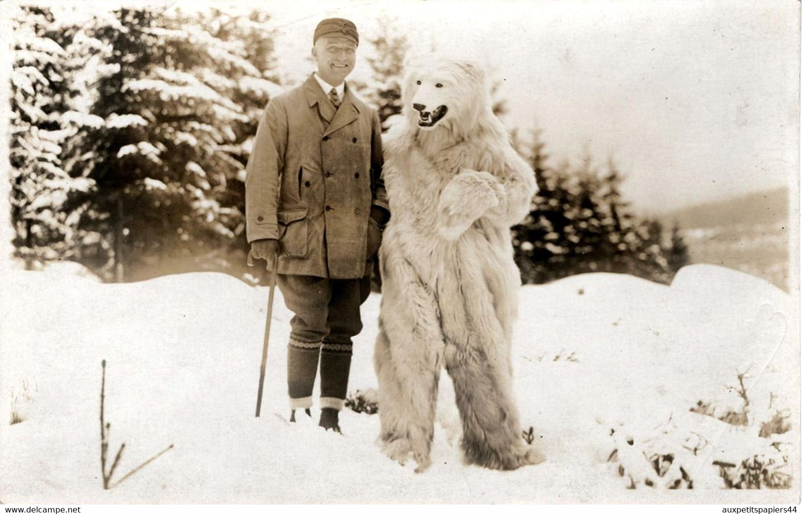 C. Photo Originale Déguisement D'Ours Blanc Polaire Eisbär & Randonneur Sur La Neige Vers 1930 Foto Kempe Schierke-Harz. - Personas Anónimos