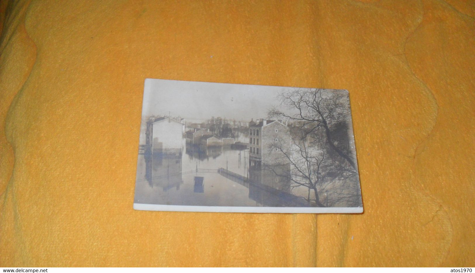 CARTE POSTALE PHOTO ANCIENNE CIRCULEE DATE ?../ ANOTATION UNE VUE DU CHATEAU DANS L'EAU..INONDATION DANS LA VILLE - Photos