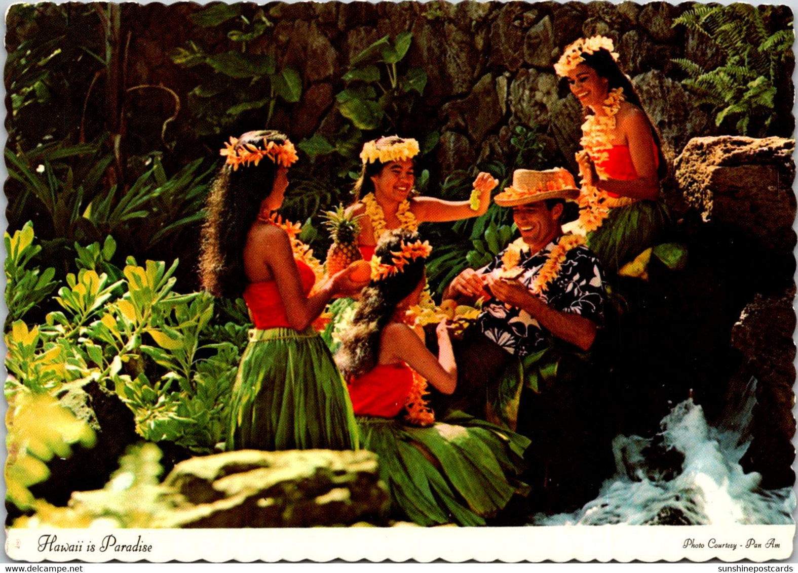 Hawaii Oahu Tourist Getting Fruit And Leis - Oahu