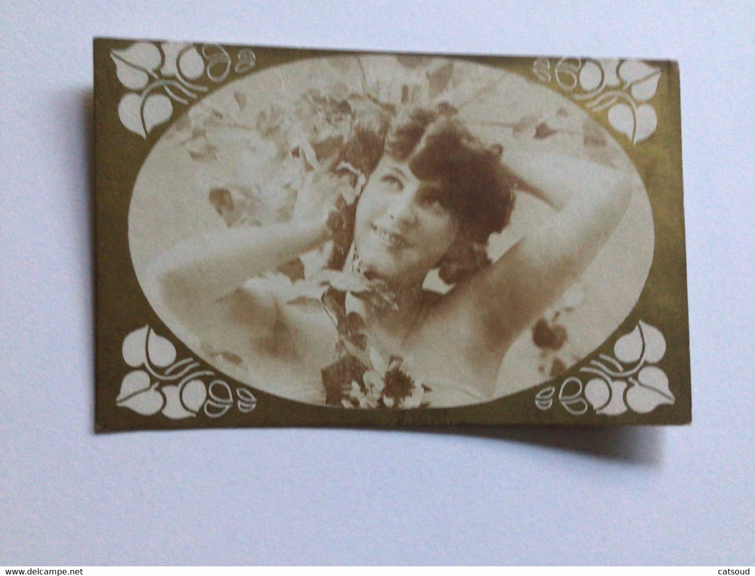 Carte Postale Ancienne (1906) Portrait De Femme Dans Médaillon - Vrouwen