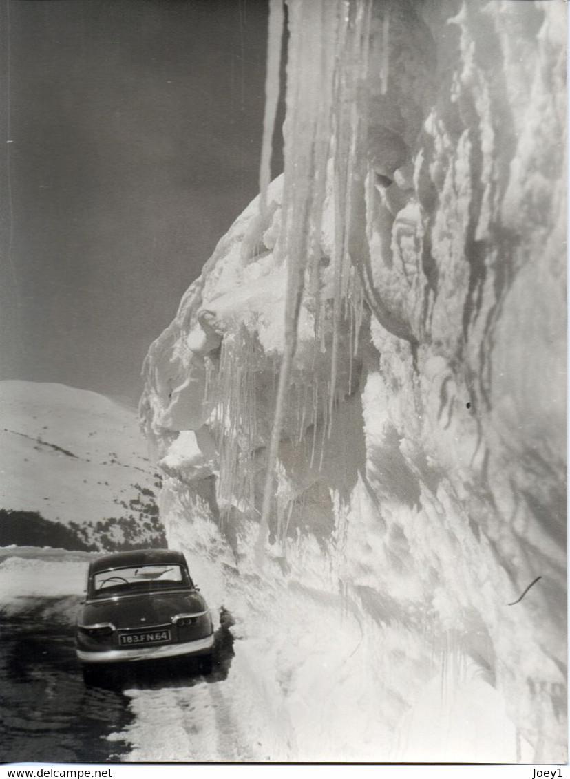 Photo Du Port D Envalira En 1962, Le Plus Haut Col Routier Des Pyrénées En Andorre à 2406 M.18/24 - Orte