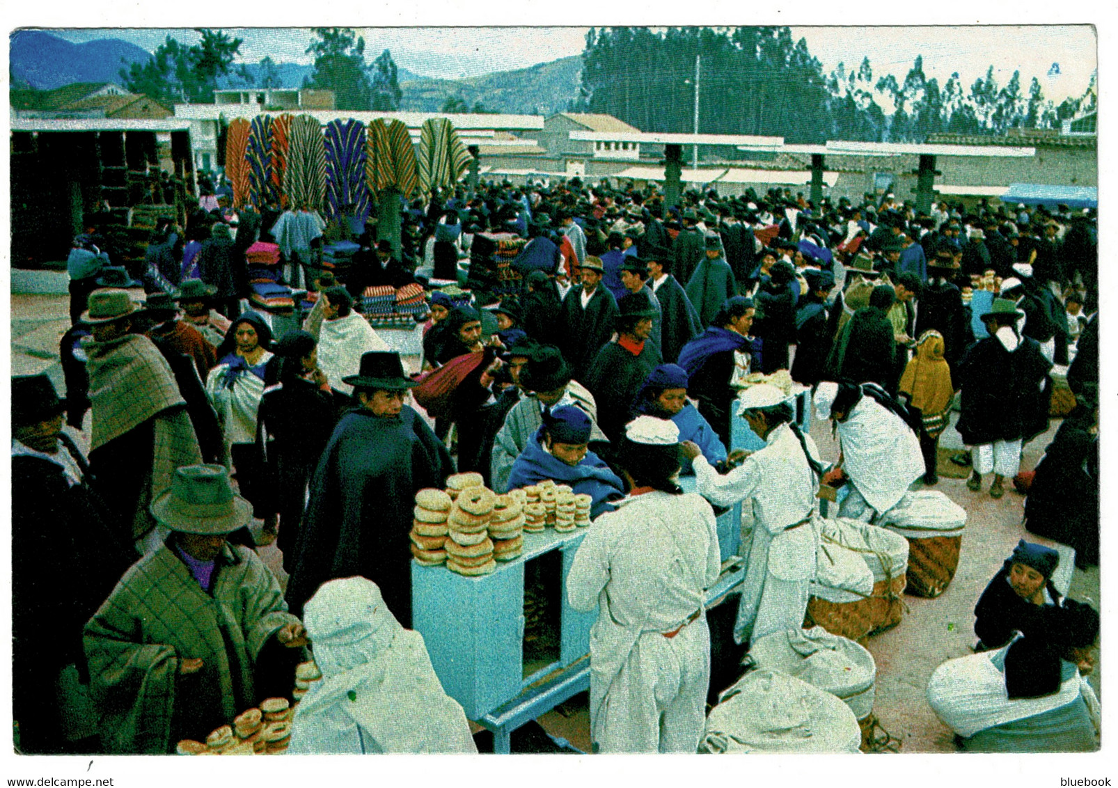 Ref 1518 -  Postcard - Street Market Quito Ecuador - Equateur