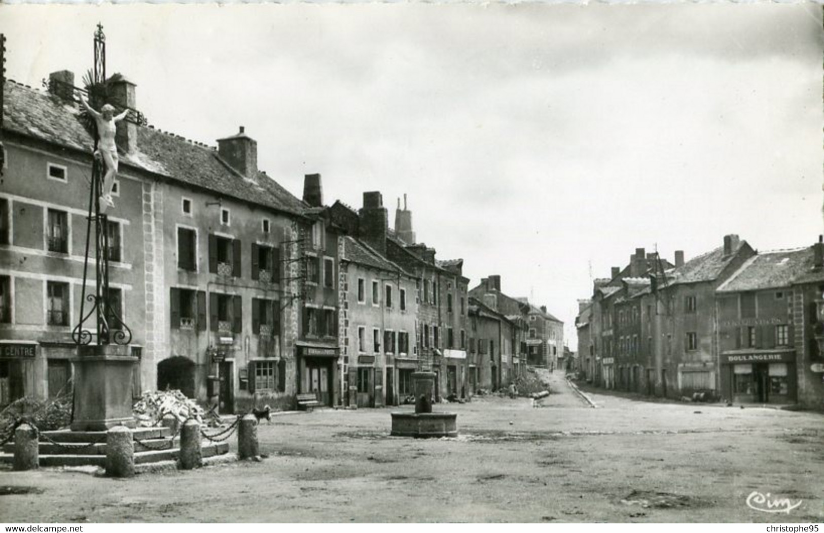 48.n° 24297. Chateauneuf De Randon . Rue Du Portail. Boulangerie. Carte Postale Photo. Cpsm. - Chateauneuf De Randon