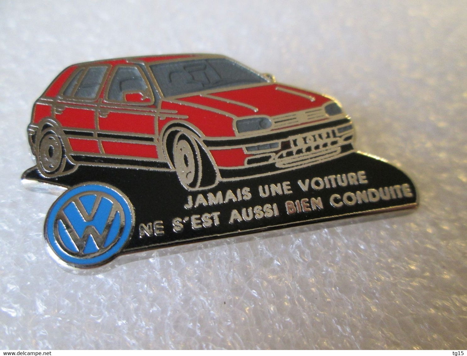 PIN'S    VOLKSWAGEN   GOLF   3     Zamak DECAT - Volkswagen